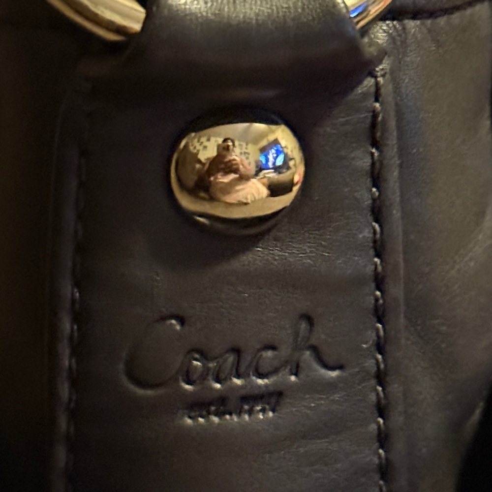 EC-Coach Chic Black Leather Hobo Bag - Picture 4 of 16